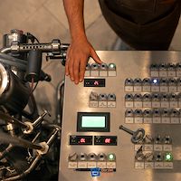 تعمیر برد تجهیزات کارخانه‌ های تولید لوازم خانگی - بردت با ما